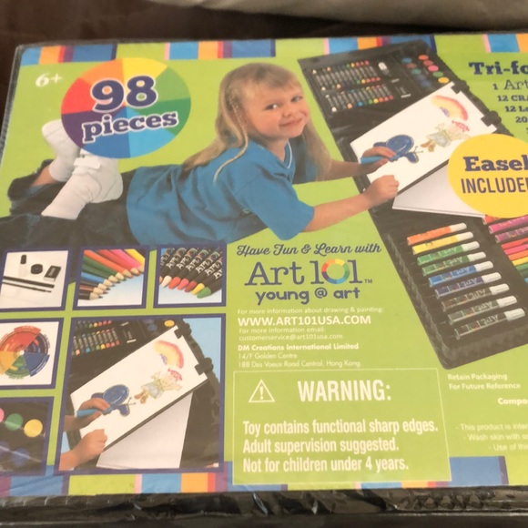 Art kit Tri-fold new 98 pieces ages 6+ easel - Picture 1 of 3